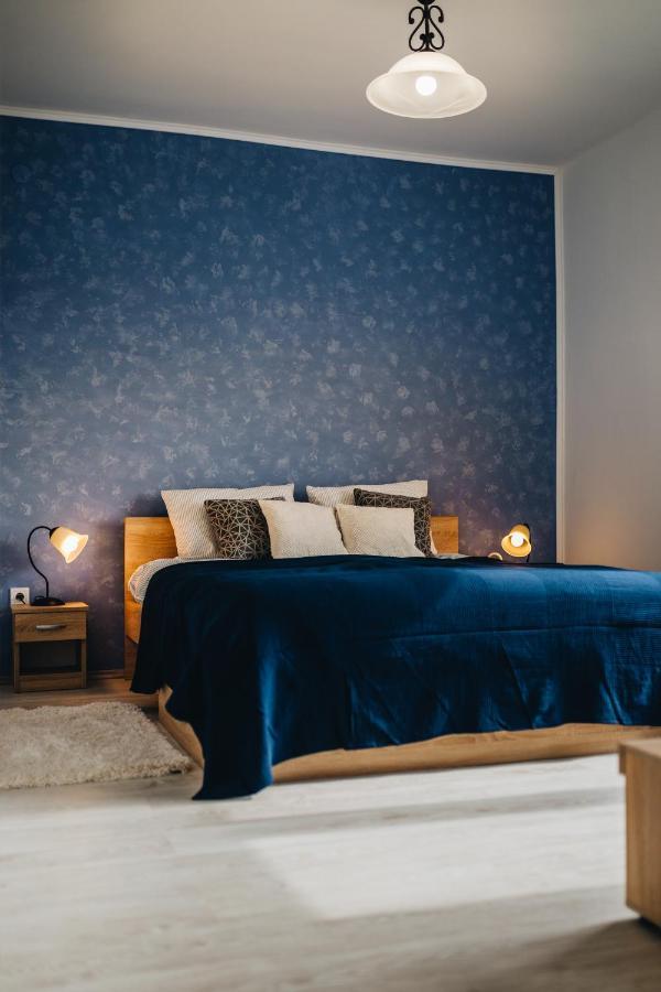 Magas-Lak Apartman Eger Buitenkant foto